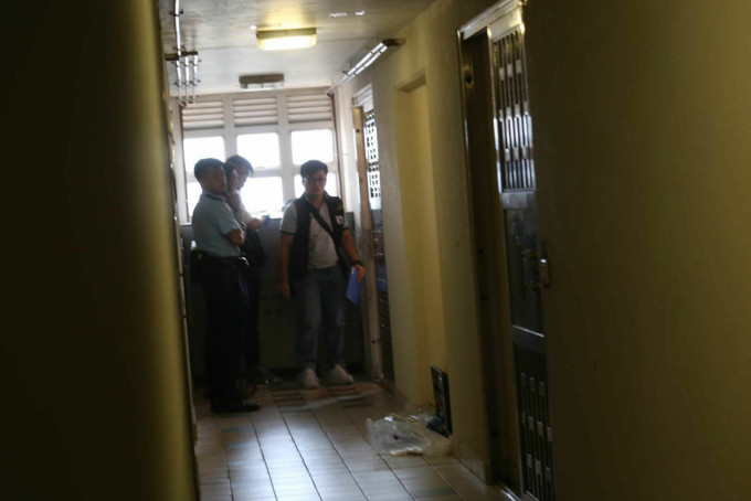清河邨一名男子以利器刺伤父母被捕。