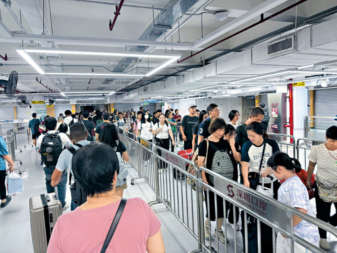 自入秋後，港人北上熱潮再現，惟要小心或將當地流行病毒帶返本港。