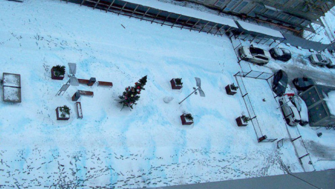 俄罗斯圣彼得堡天降蓝雪。网上图片