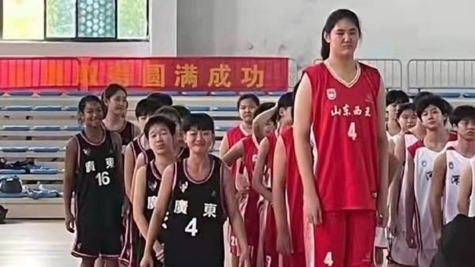 張子宇身高2米27，是未來中國女籃的重寶。