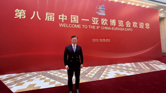 張國鈞在新疆出席中國亞歐博覽會 盼企業利用港優勢共建「一帶一路」 。政府新聞處圖片
