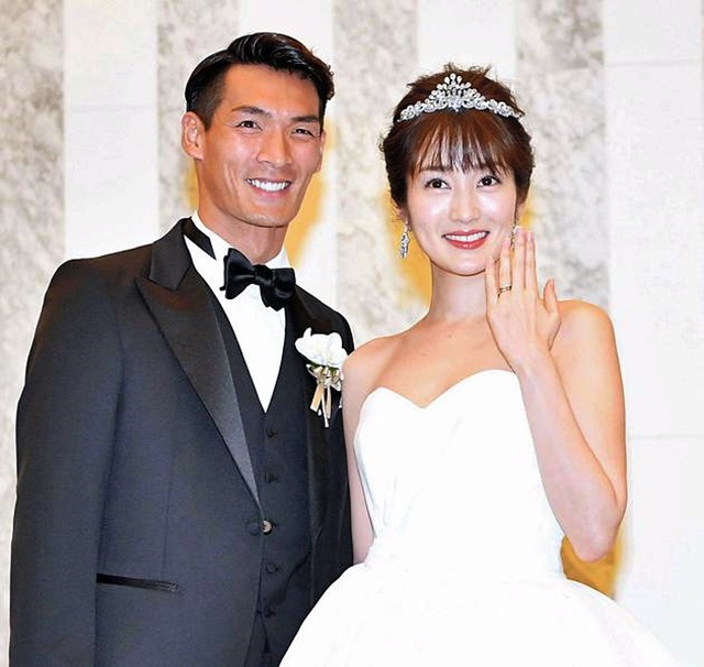 高梨臨和槙野智章今年2月已註冊，延至昨日才舉行婚禮。