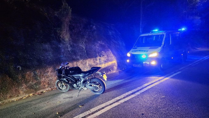 清水灣道有電單車撞倒野豬，2男女受傷，野豬逃去。