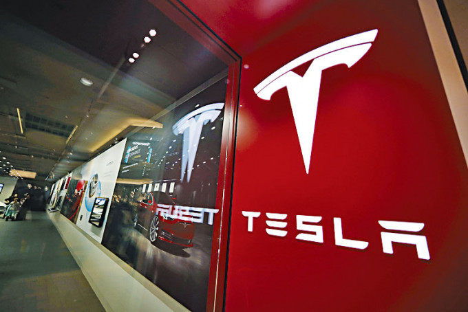电动车巨头Tesla市值突破1万亿美元，成为第5家市值突破1万亿美元的美国企业。