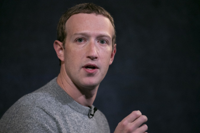朱克伯格表示Facebook未來將有半數員工永久在家工作。AP圖