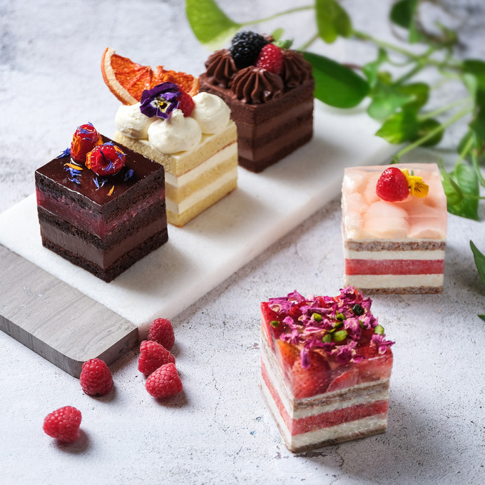 LIFETASTIC新推3款健康系列，分别为减甜、生酮、纯素蛋糕。