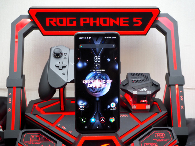●ROG Phone 5熒幕增至6.78吋,支援144Hz更新率及300Hz觸控取樣。