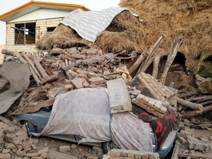 伊朗西南部錫薩赫特鎮附近發生黎克特奧5.6級地震。AP圖片
