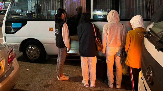 警方入境處大埔上水掃黃 拘12內地女。警方圖片