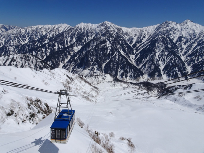 可赏到连绵雪峰美景的立山黑部地区，是日本的旅游热点。