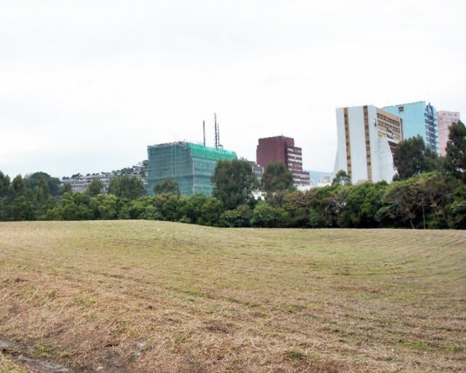 3人結伴到葵涌公園拍攝風景。資料圖片