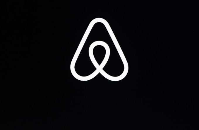 Airbnb 首次向一名涉嫌违反禁令、未经许可在屋内举行派对的住客采取法律行动。 AP资料图片