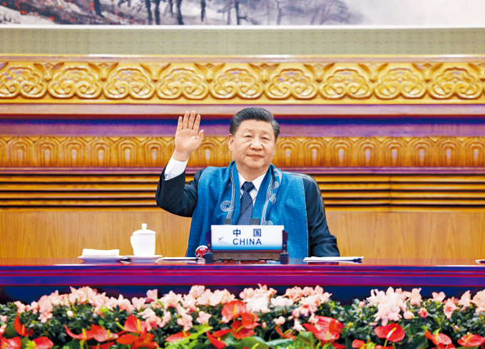 ■习近平表示，今年是中国加入APEC三十周年，中国将坚定不移扩大对外开放。