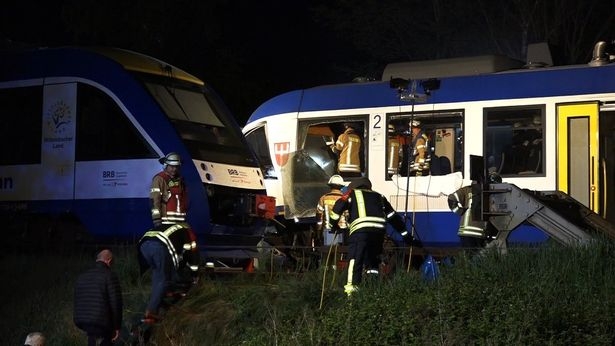 德国铁路公司目前并未提供有关火车相撞的原因。（网图）