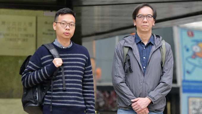 《立場新聞》涉發布煽動性文章案再改期8月29日裁決，圖左起為被告林紹桐和鍾沛權。資料圖片