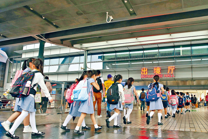 跨境生復課安排仍未明朗，北區小學校長認為公平起見，建議取消小五呈分試。