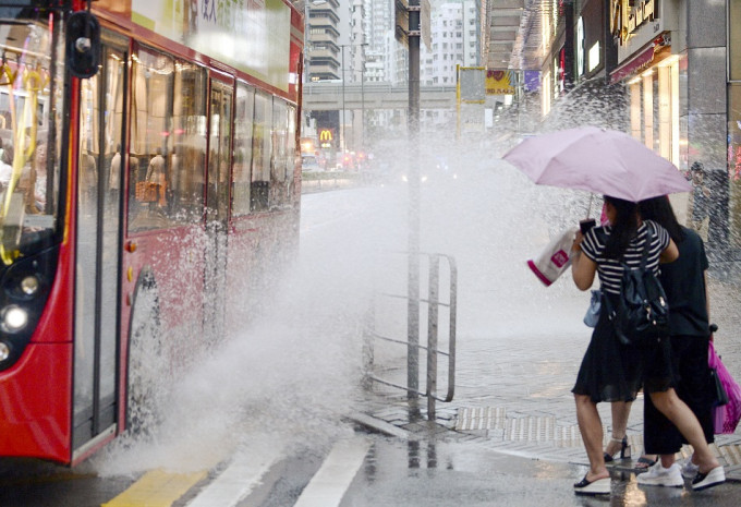 香港上月曾發出紅色暴雨警告。資料圖片