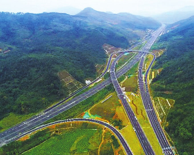 武深高速公路廣東仁化至博羅段（簡稱「仁博」）第二期今日通車。圖為武深高速公路。