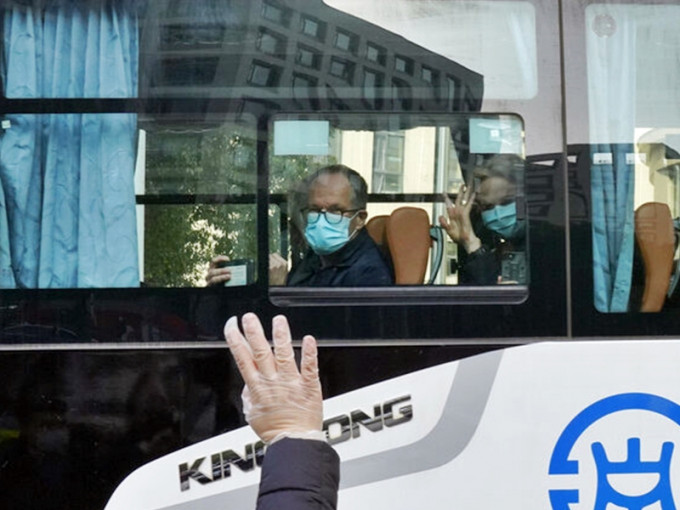 世界衛生組織國際專家組結束在湖北武漢酒店的14天隔離，將展開新冠病毒溯源研究工作。AP圖片