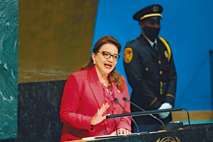 洪都拉斯总统卡斯特罗表示，计画同北京建交。