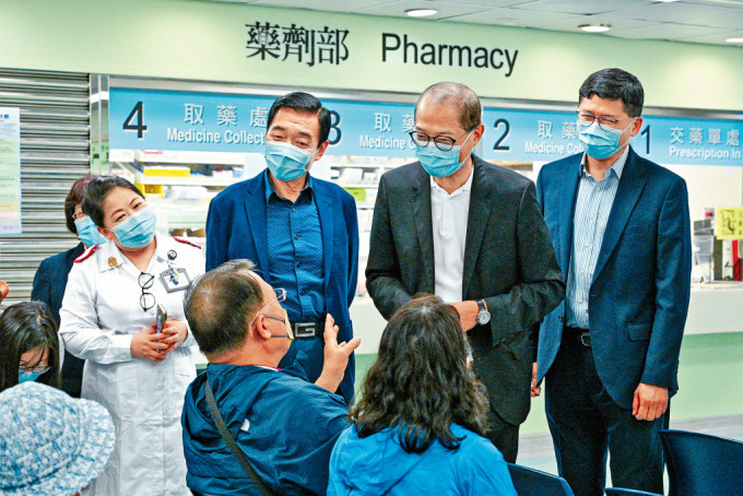 盧寵茂表示，政府正檢視公營醫療服務收費，檢討不限於急症室收費。