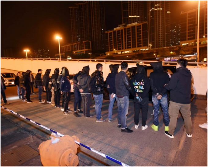 8人在长沙湾被警方拘捕。