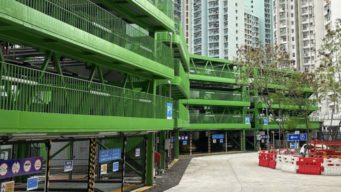 深水埗通州街與欽州街西交界的政府短期租約停車場內的自動泊車系統開始營運。政府新聞處圖片