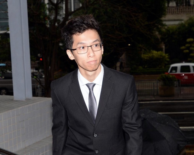 被告黃煒峰被裁定有違公德罪名成立。