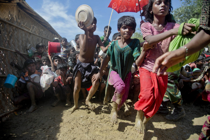 數以十萬計羅興亞人逃難，引起國際社會關注。AP