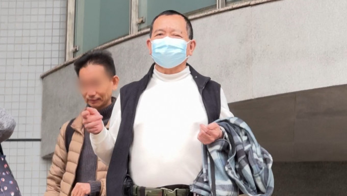 邓锦明承认用木棍击打女儿爱犬虐畜，被判囚4周。资料图片