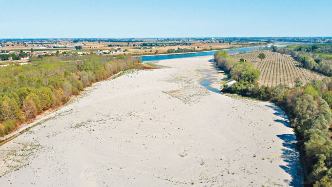 欧洲多条河流干涸打击航运，科学家：干旱或500年来最严重