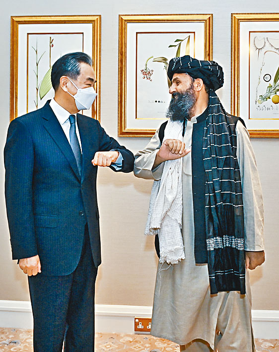 王毅会见阿塔代理副总理巴拉达尔。