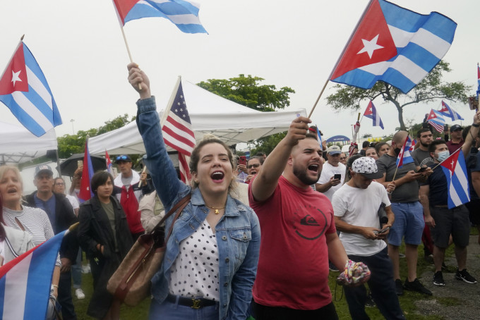 古巴爆大規模示威，官方承認有民眾於示威中死亡。AP圖片