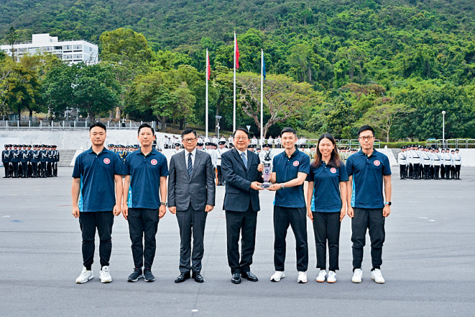 保安局及轄下紀律部隊在香港警察學院聯合舉行升旗儀式，由政務司司長陳國基主禮。