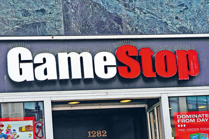 ■美券商周四晚突然限制股民买入GameStop、AMC院綫等13只股份，引致GameStop上升39%后倒插67.7%。