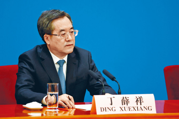 丁薛祥在两会担任副总理，主管港澳事务。