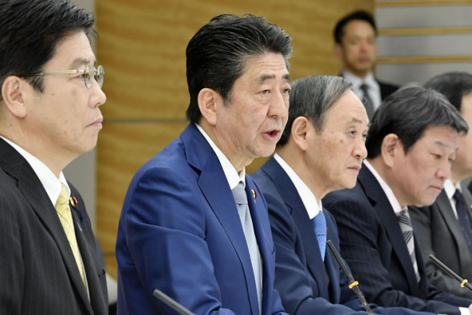 安倍召開會議應對疫情，並公布撥備153億日元應對。AP