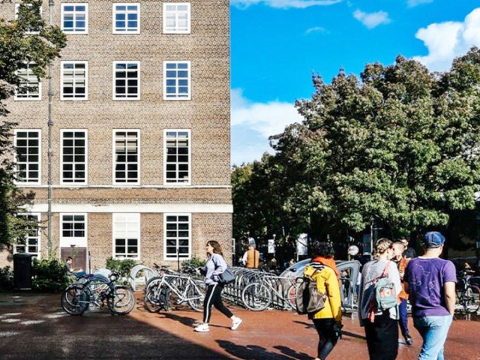 倫敦大學亞非學院呼籲師生停止錄影課堂。大學網頁圖片