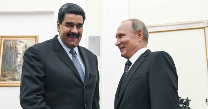 俄罗斯总统普京（右）一直支持委国总统马杜罗（左）。AP