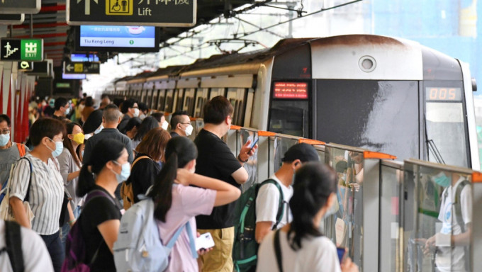 「MTR Mobile」明日將派發共4萬張車站商店電子優惠券。資料圖片