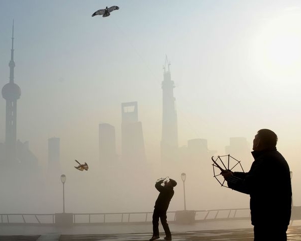 美国学者中国民众因改善空气污染可多活2.4年。AP图片