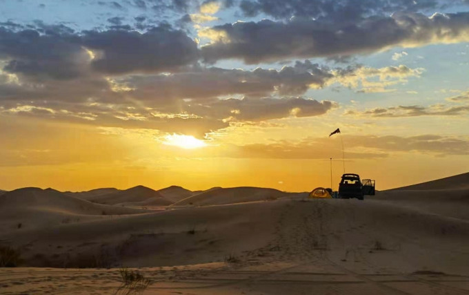 騰格里沙漠為旅遊勝地，詎料成為16歲男生的喪身之地。網上圖片