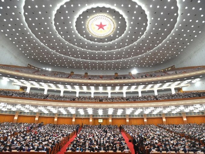 人大将审议《人民代表大会关于完善香港特别行政区选举制度的决定》的议案。新华社图片
