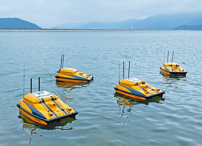 ■水务署无人船计画，正在船湾淡水湖监测水质。