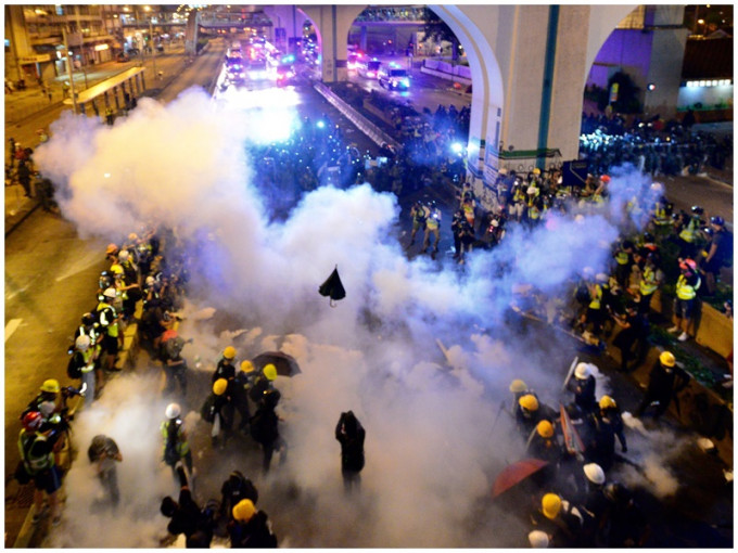 联署指连场示威反映了香港社会迫切地寻求管治及制度上的改变。资料图片
