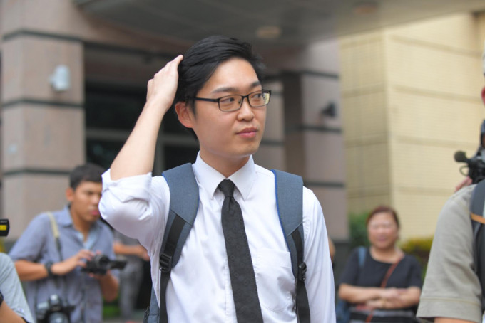 陳浩天稱下午前往法院期間遇襲。