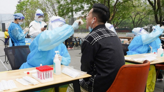 北京為市民加強核酸檢測。新華社資料相