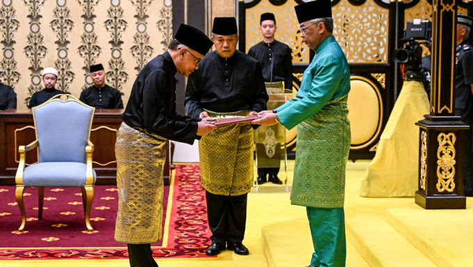 马来西亚反对派领袖安华获最高元首任命为首相。路透社图片