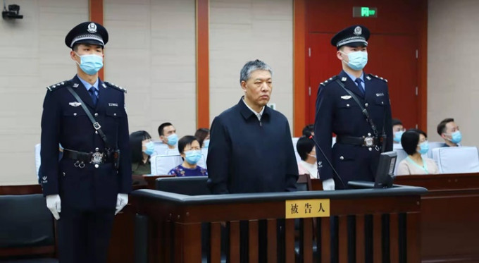 内地审理山西省原副省长刘新云被控受贿案。央视片段截图