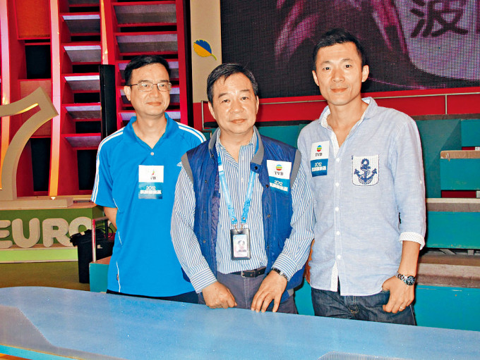 無綫電視前體育科節目監製及製作主任李漢源（中），曾參與九屆奧運直播。
